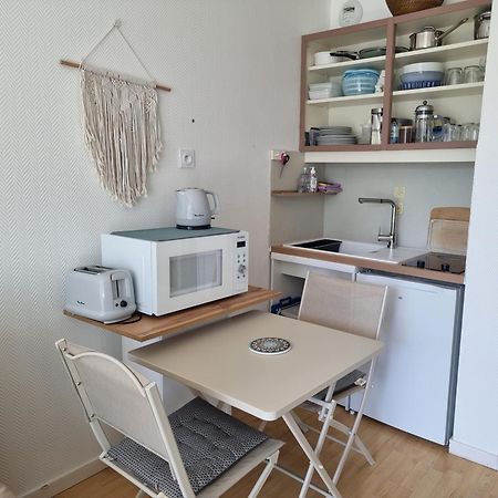Studio, Balcon Et Acces Direct Page Динард Екстериор снимка