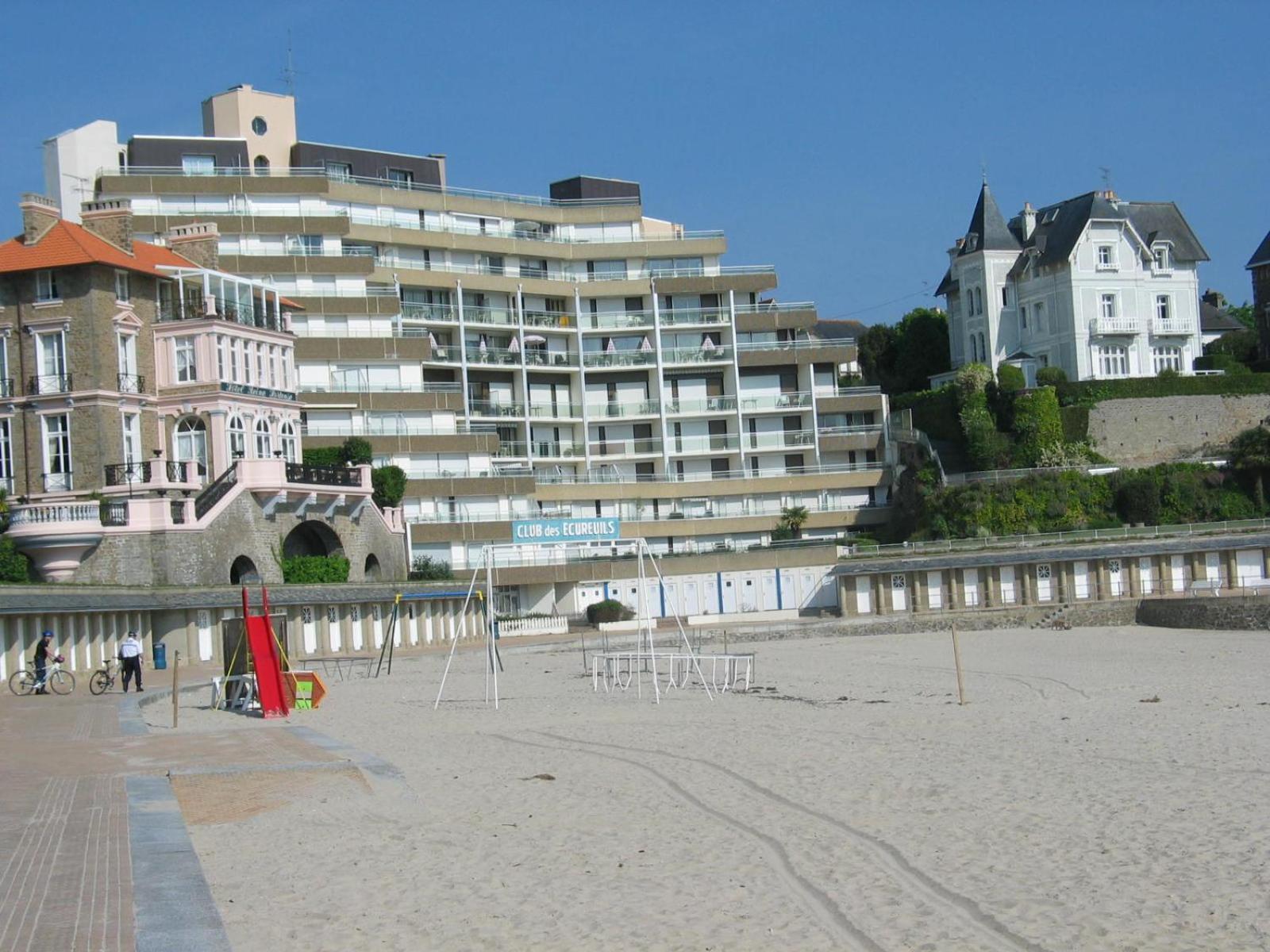 Studio, Balcon Et Acces Direct Page Динард Екстериор снимка